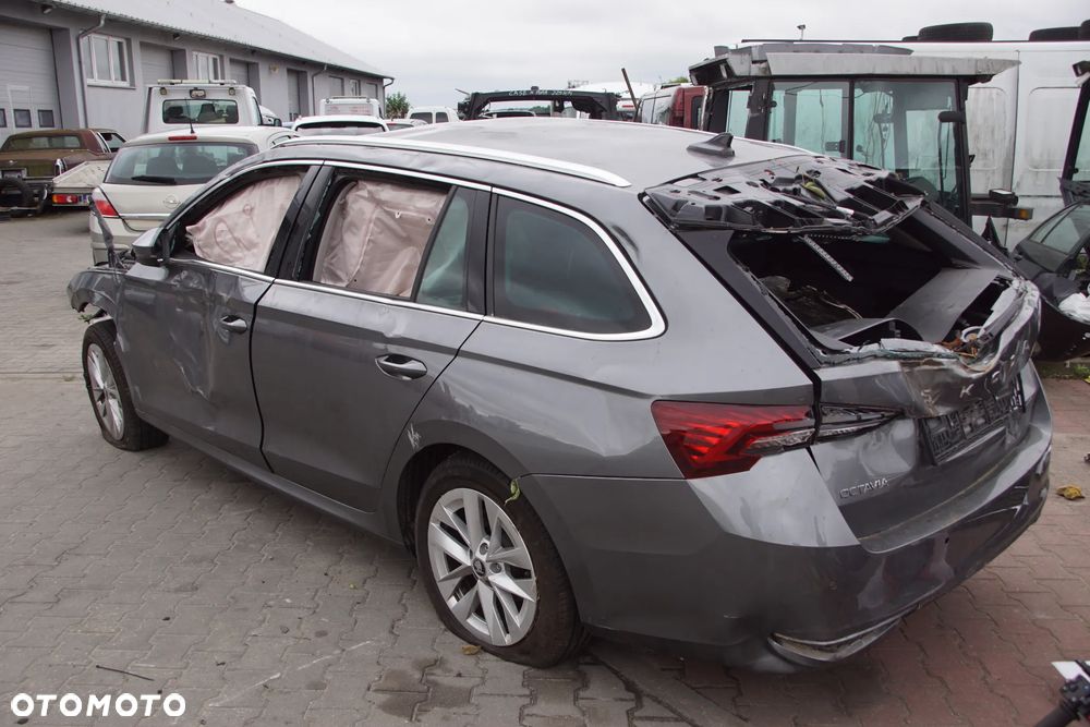 Auto na części - Skoda Octavia IV Lift 1.5 TSI 150 KM DXDB WGS LF7C 2024R Drzwi Zderzak Lampa Lusterko Klamka Szyba Deska Kokpit Sterownik Moduł Czujnik Licznik Wyświetlacz Panel Kierownica - 5