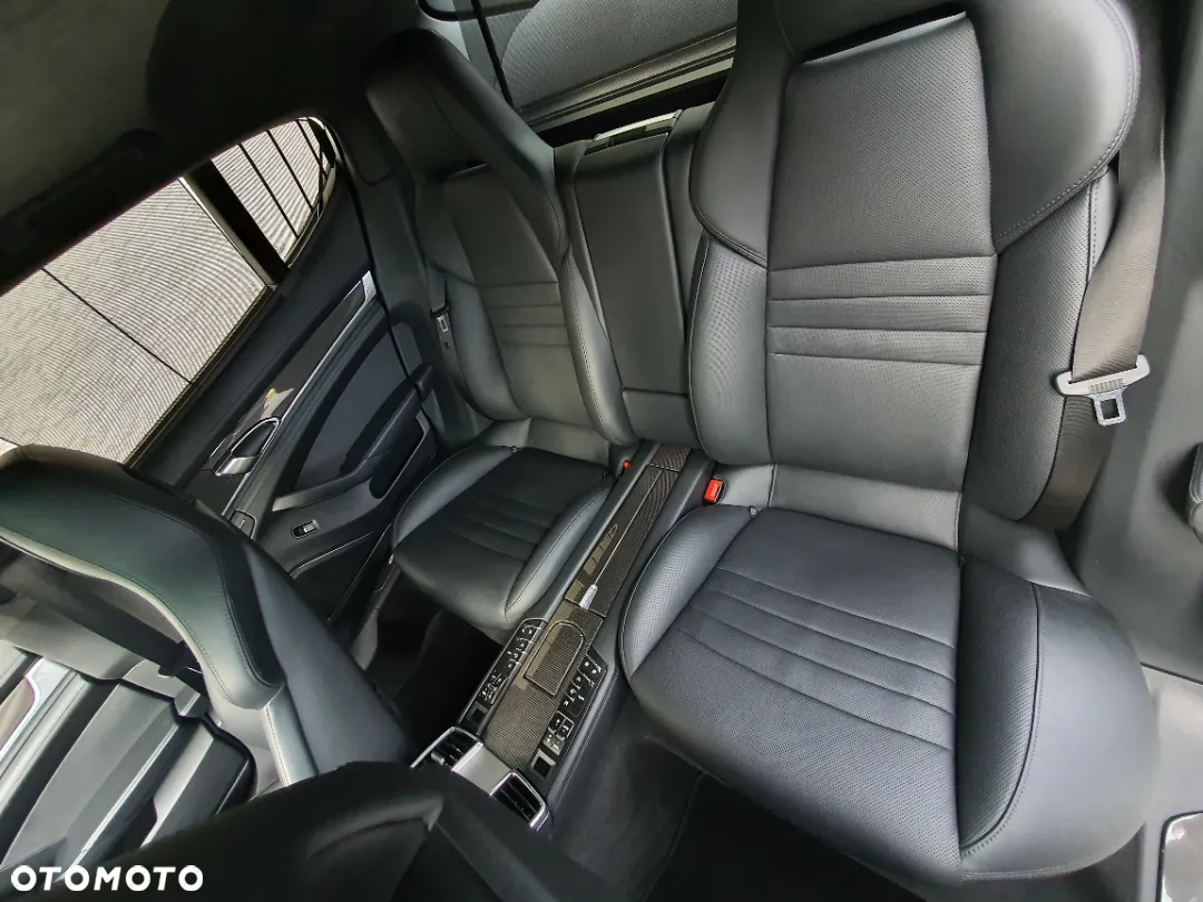 Porsche Panamera - 25
