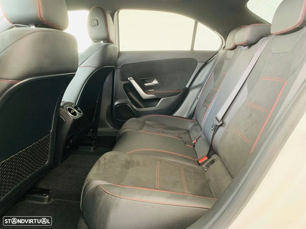 Mercedes-Benz A 180 Limousine d AMG Line - 39