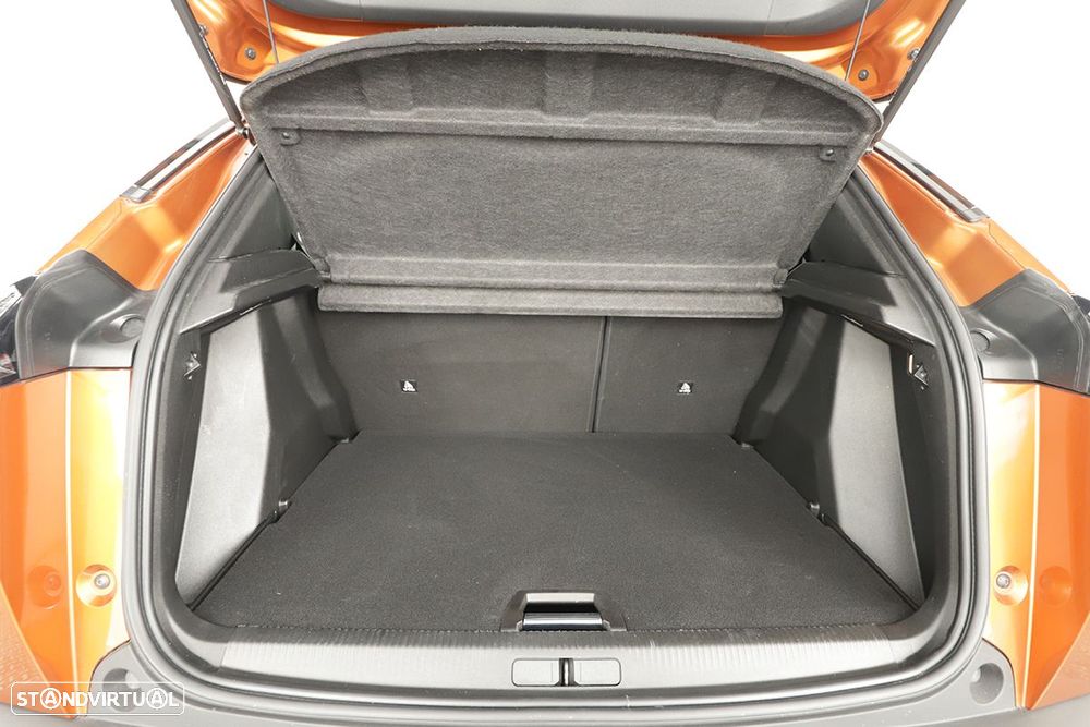 Peugeot 2008 1.2 PureTech Allure EAT8 - 22