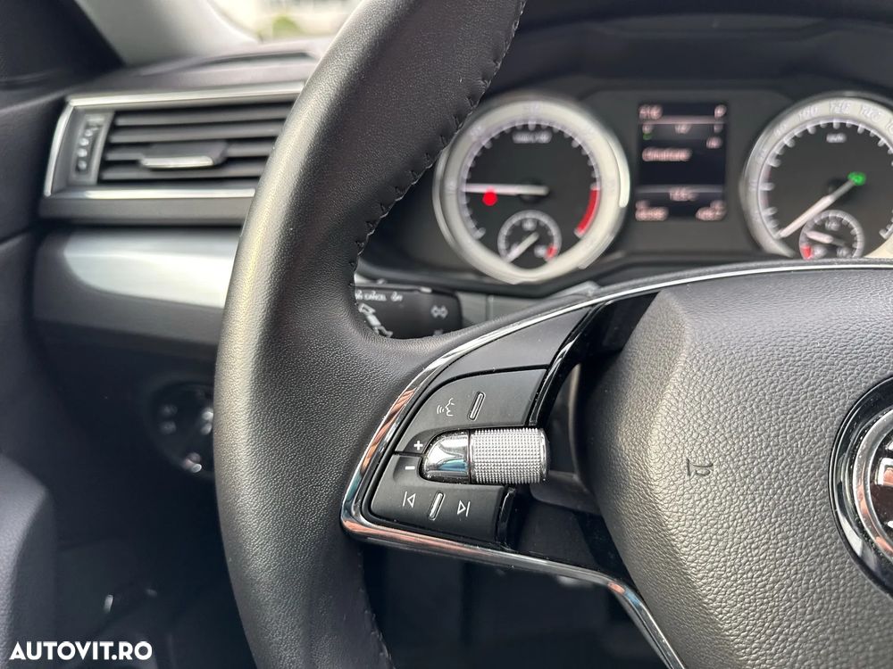 Skoda Superb 2.0 TDI DSG Ambition - 17