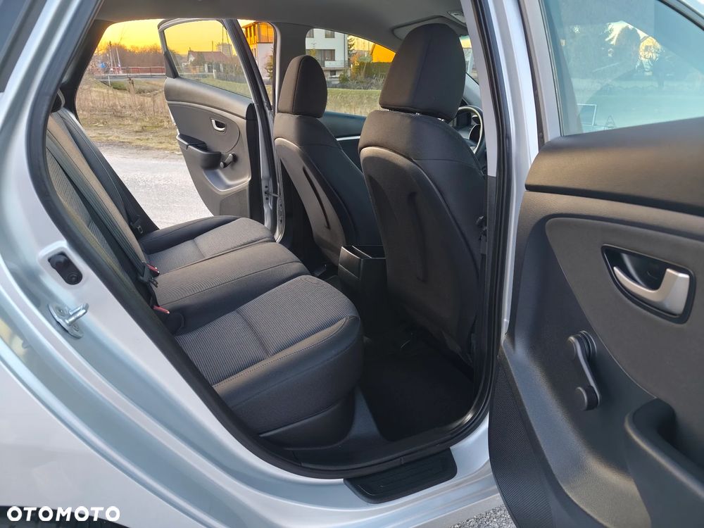 Hyundai i30 blue 1.4 YES Silver - 9