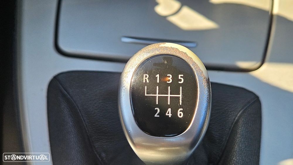 BMW 318 d Sport - 16