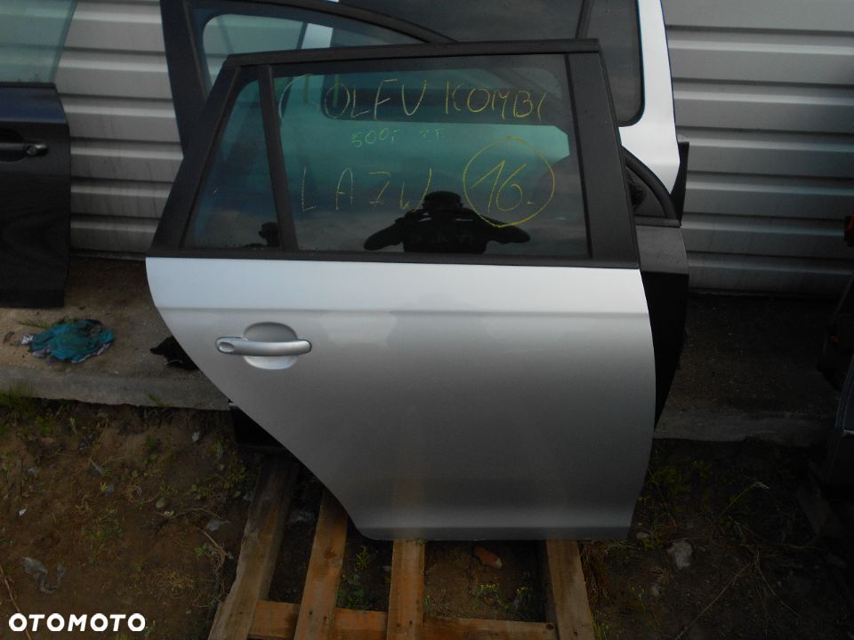 VW GOLF V VI KOMBI LA7W DRZWI PRAWY TYŁ - 1