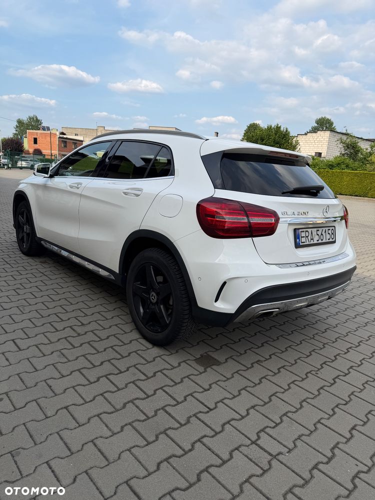 Mercedes-Benz GLA 200 7G-DCT - 8