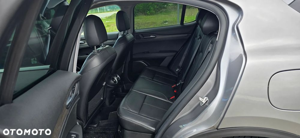 Alfa Romeo Stelvio 2.0 Turbo 16V AT8-Q4 Veloce Ti - 21