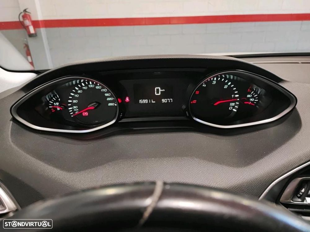 Peugeot 308 1.5 BlueHDi Business Line - 4