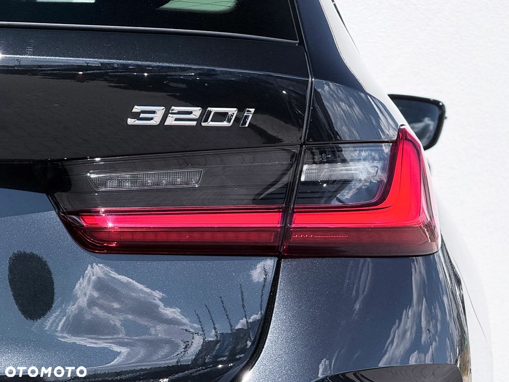 BMW Seria 3 320i sport - 16