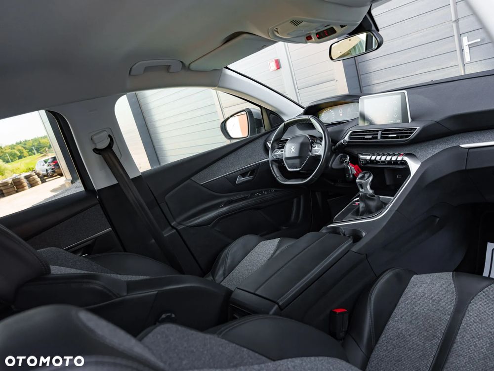 Peugeot 3008 1.6 BlueHDi Allure S&S - 18