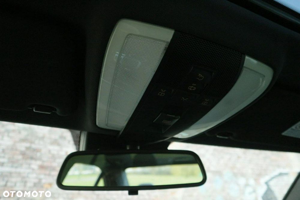 Mercedes-Benz Klasa C 350 BlueEff 4-Matic Avantgarde - 32