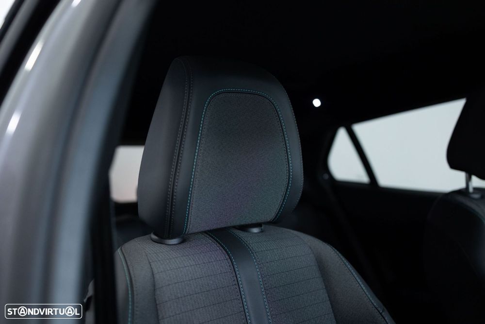 Peugeot 2008 1.2 PureTech Allure EAT8 - 17