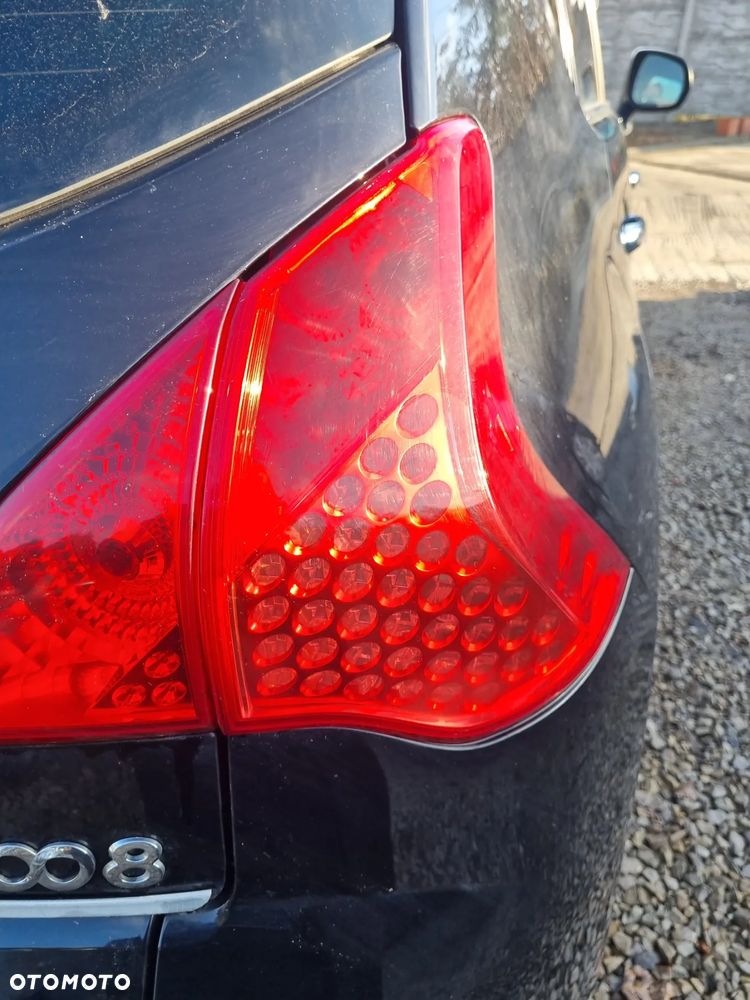 PEUGEOT 3008 I 09-16 2011 r. LAMPA PRAWY TYŁ PRAWA TYLNA PT W BŁOTNIK EU * - 1