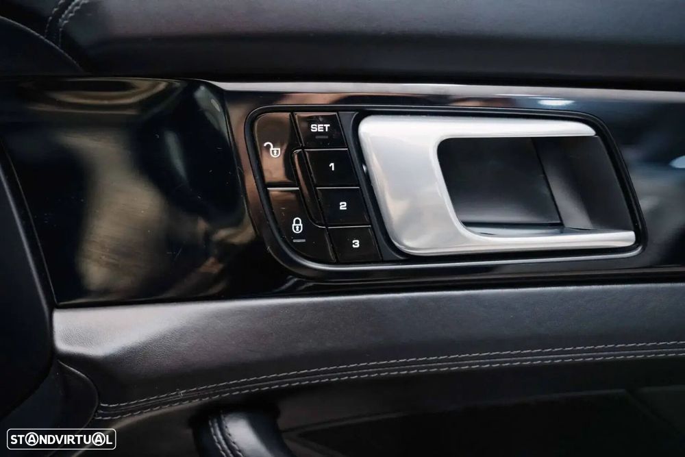 Porsche Panamera 4 E-Hybrid Platinum Edition - 37