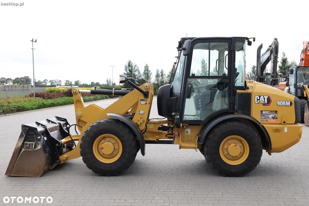 Caterpillar CAT 906M - 12