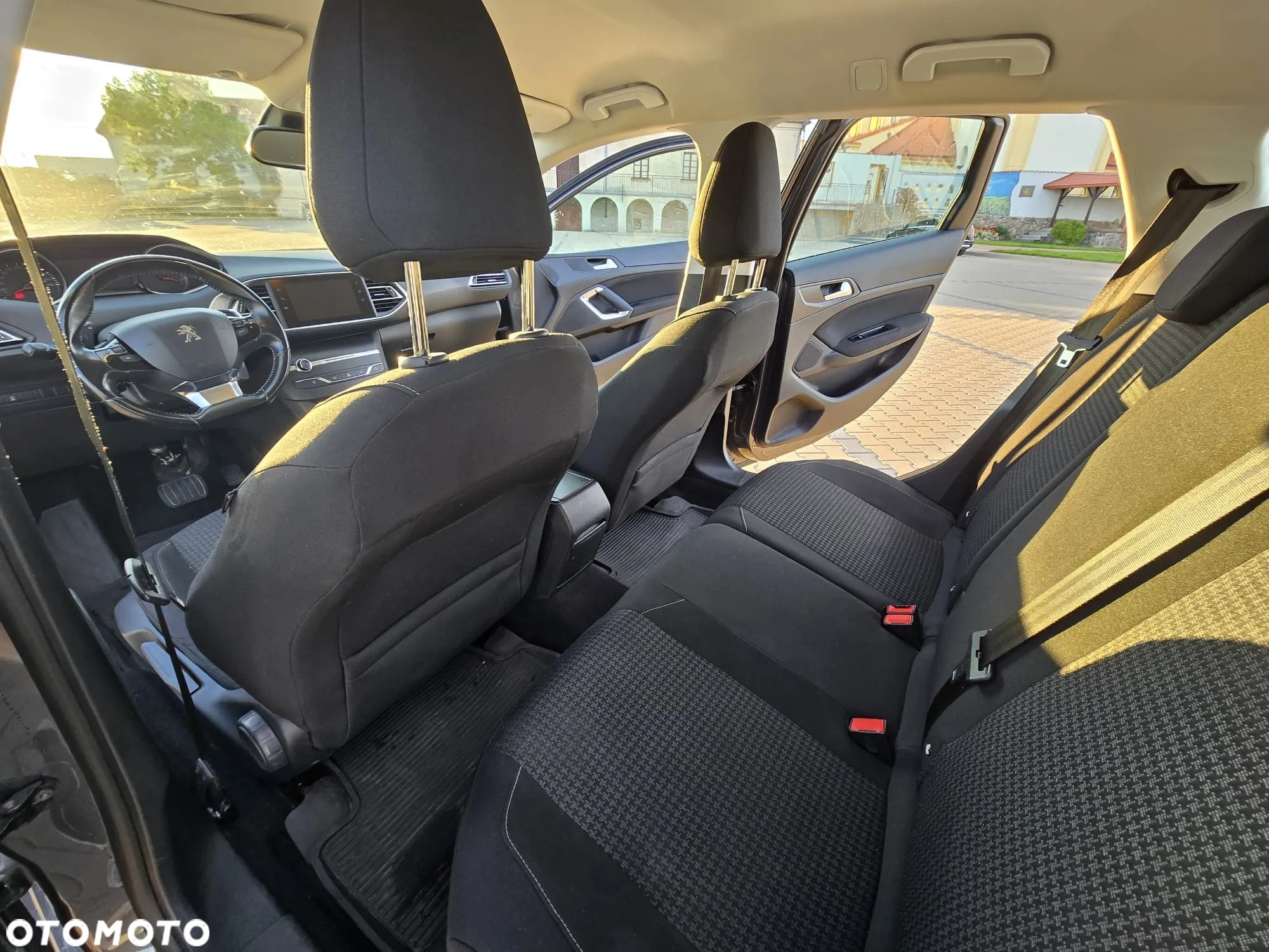 Peugeot 308 1.2 PureTech Active S&S EAT6 - 8