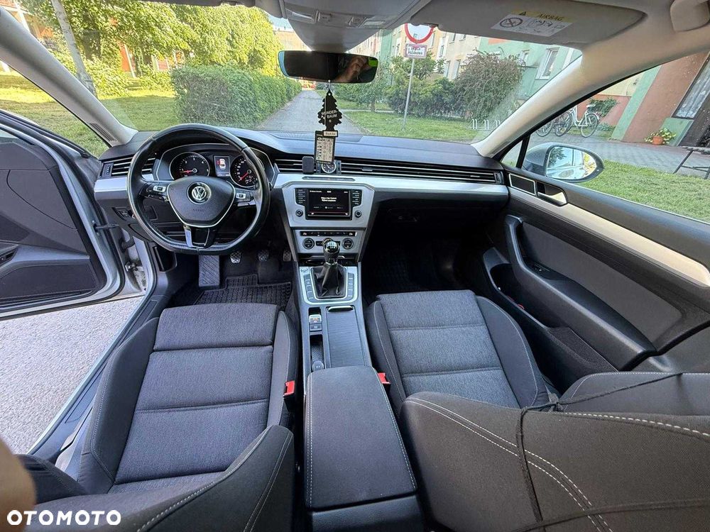 Volkswagen Passat - 8