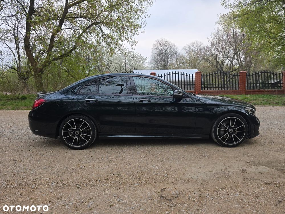 Mercedes-Benz Klasa C 300 9G-TRONIC AMG Line - 12
