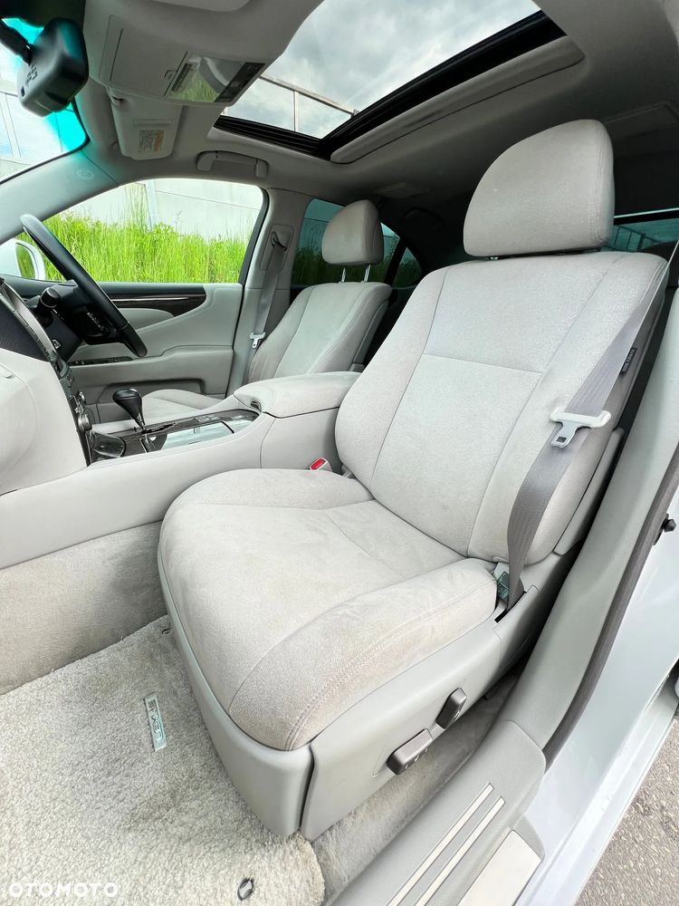 Lexus LS - 28