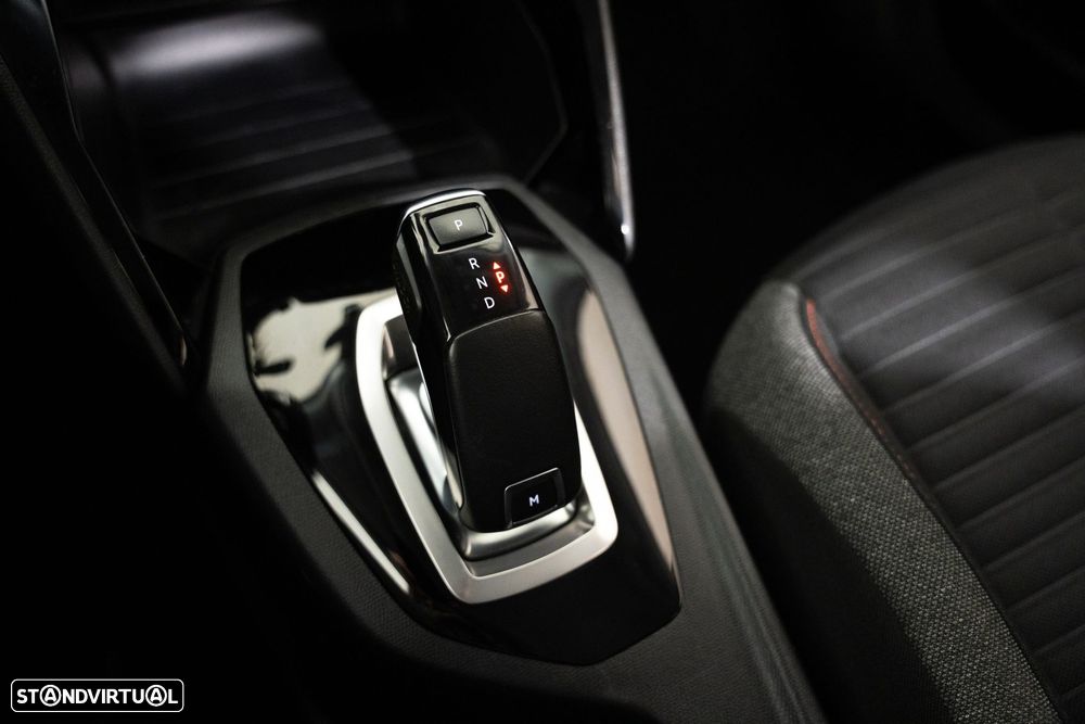 Peugeot 2008 1.2 PureTech Active EAT8 - 8