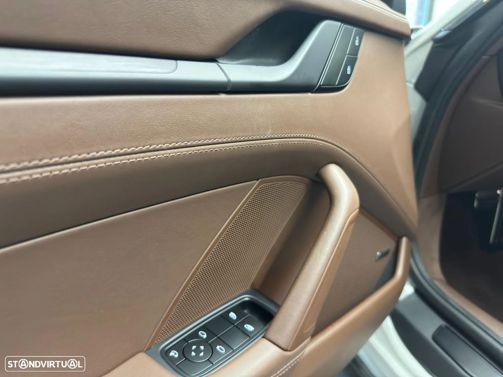 Porsche 911 (992) Carrera 4 GTS - 39