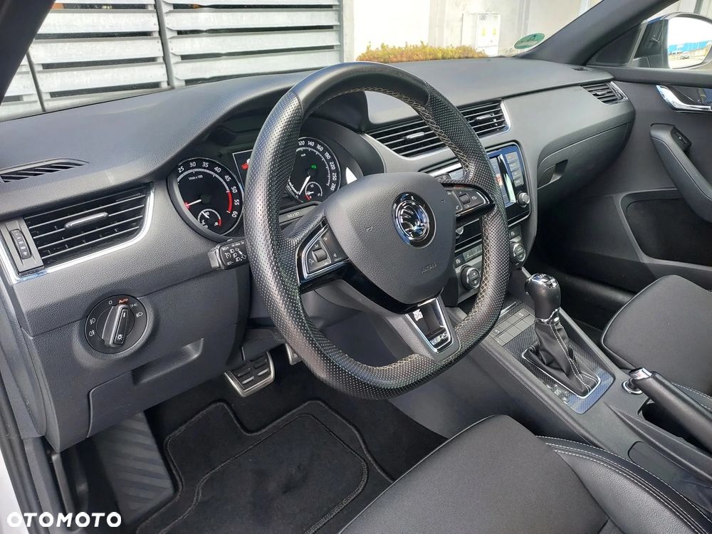 Skoda Octavia 2.0 TDI DSG RS - 31