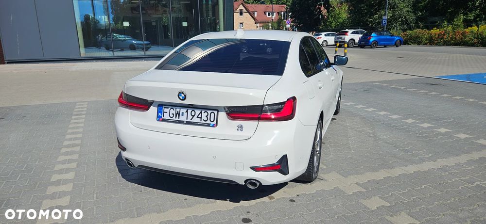 BMW Seria 3 318d mHEV - 5