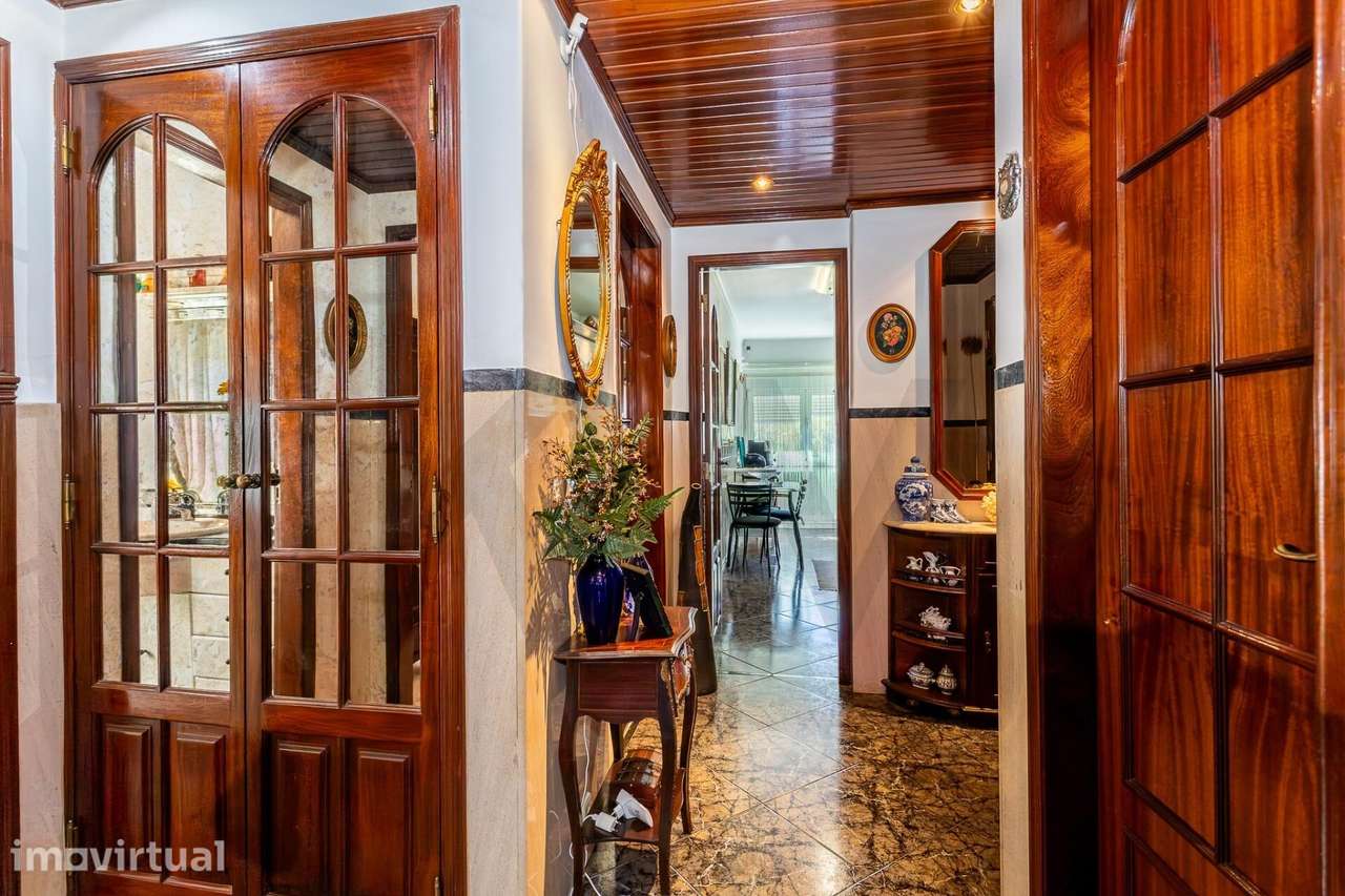 Apartamento T2 em Odivelas | Excelente Luminosidade | Vista Desafogada - Grande imagem: 2/18