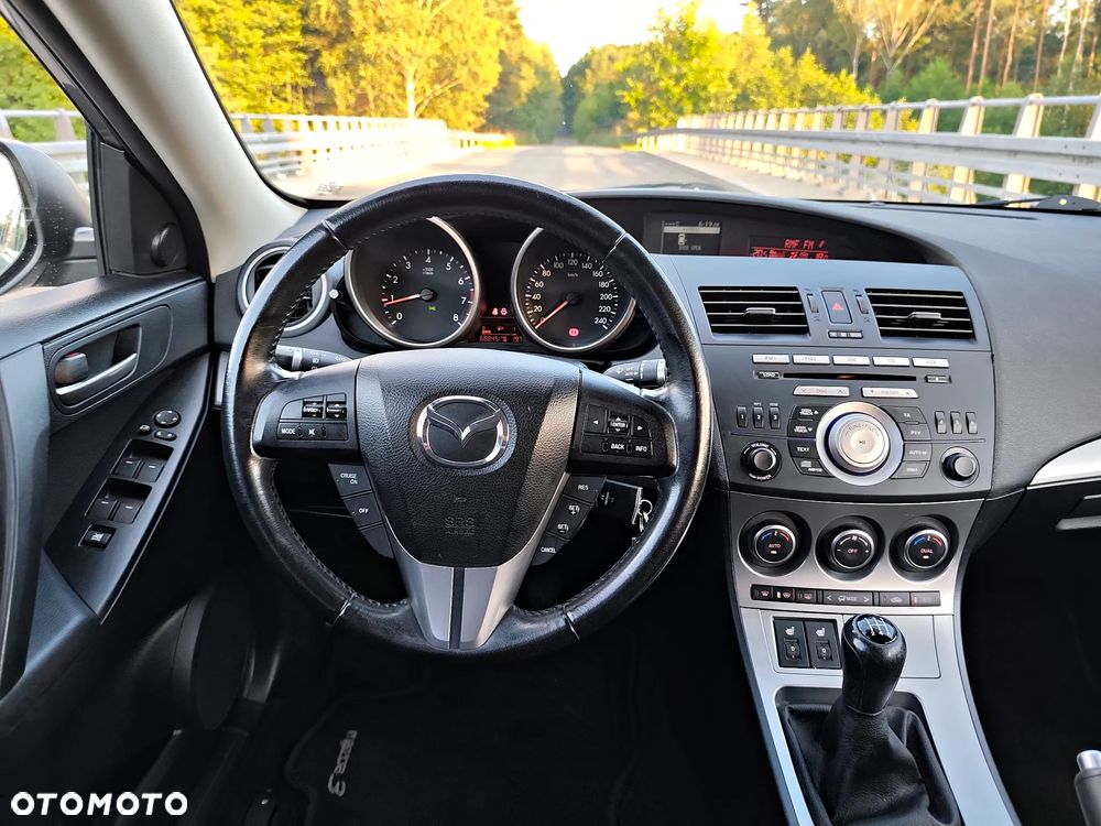 Mazda 3 1.6 Exclusive + - 22