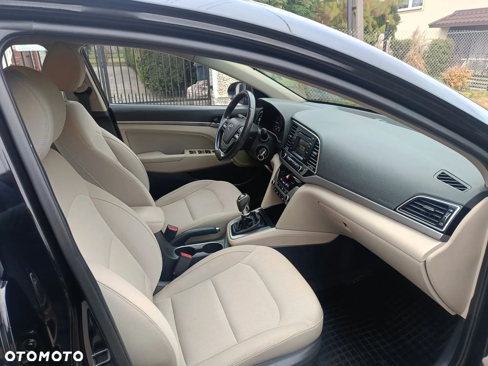 Hyundai Elantra - 15