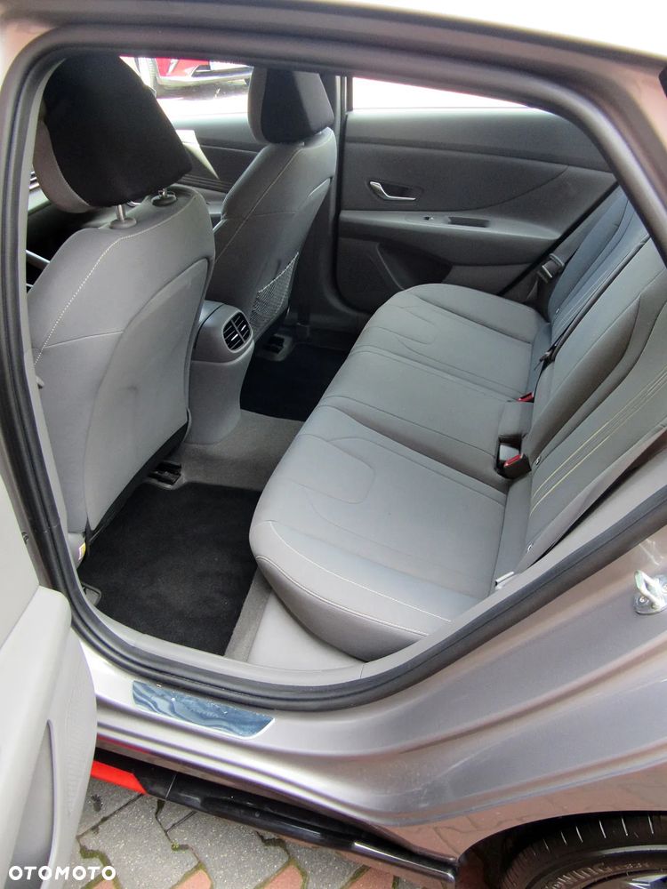Hyundai Elantra - 8
