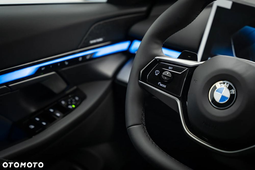 BMW Seria 5 520d mHEV - 37