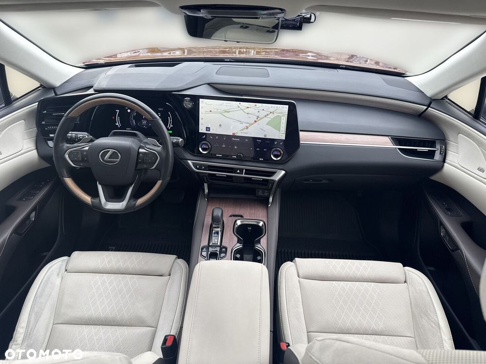 Lexus RX 450h+ Omotenashi - 22