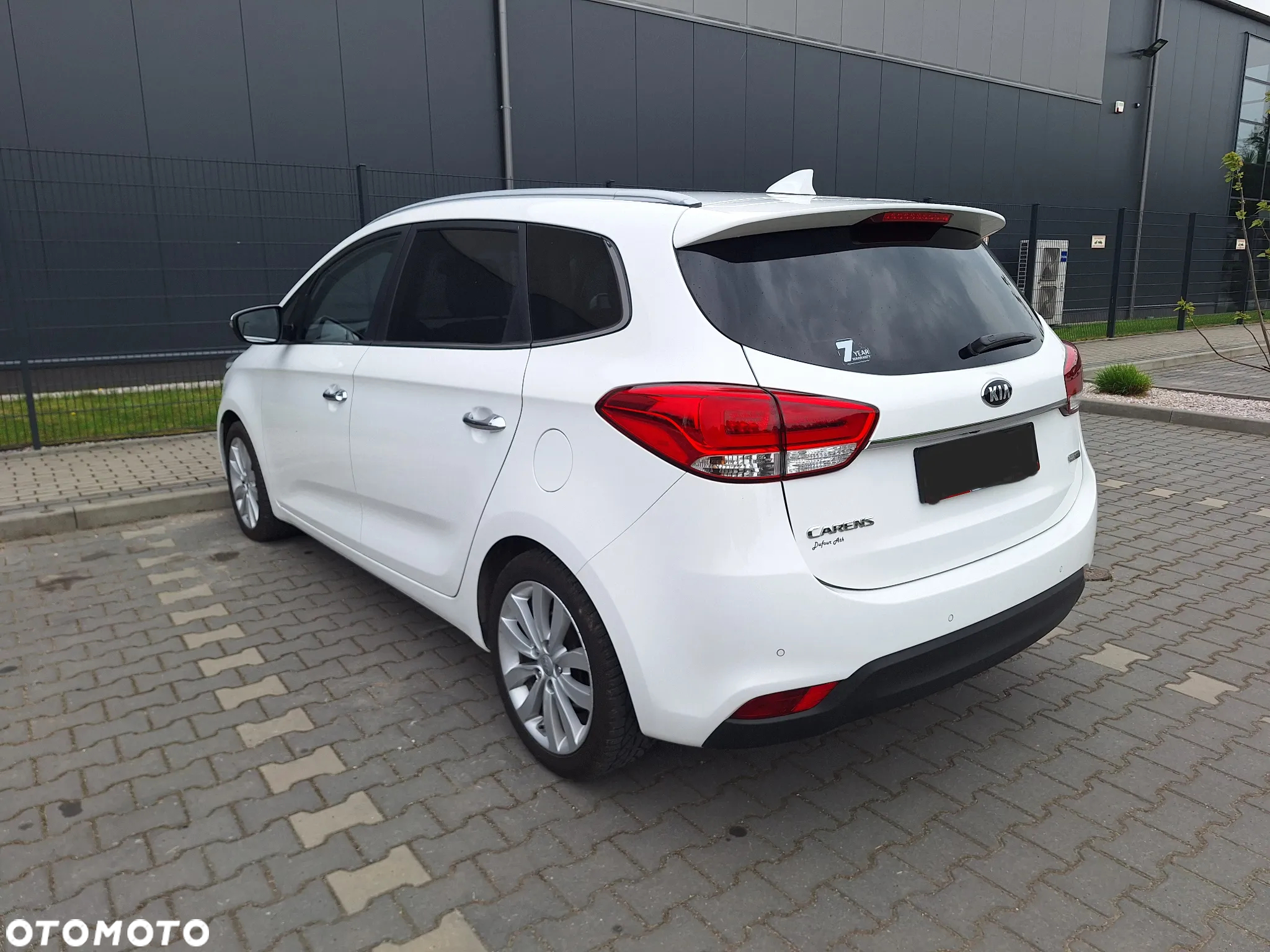 Kia Carens - 9