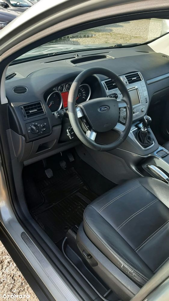 Ford Kuga 2.0 TDCi 2x4 Titanium - 15