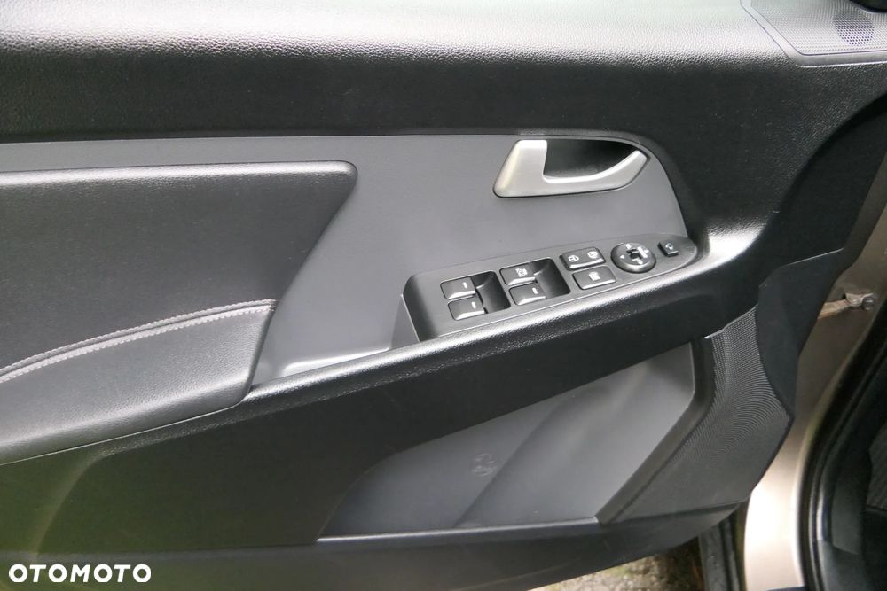 Kia Sportage 2.0 L - 24