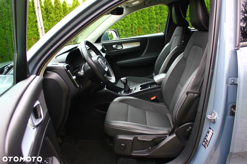 Volvo XC 40 T3 Momentum Pro - 25