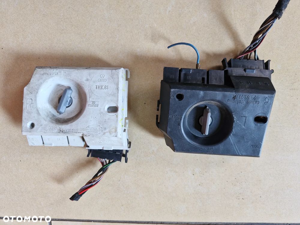 AUDI 80 B4 SEDAN WKŁAD LAMPY prawy lewy TYŁ TYLNY W BŁOTNIK kpl - 2