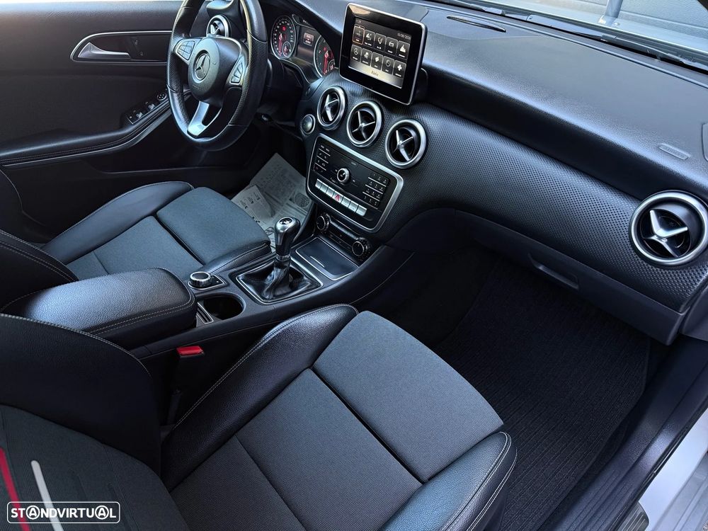Mercedes-Benz A 180 d AMG Line - 16