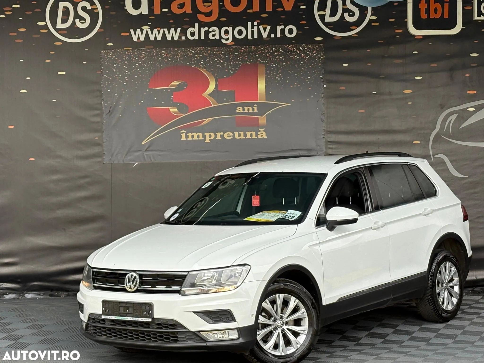 Volkswagen Tiguan - 1