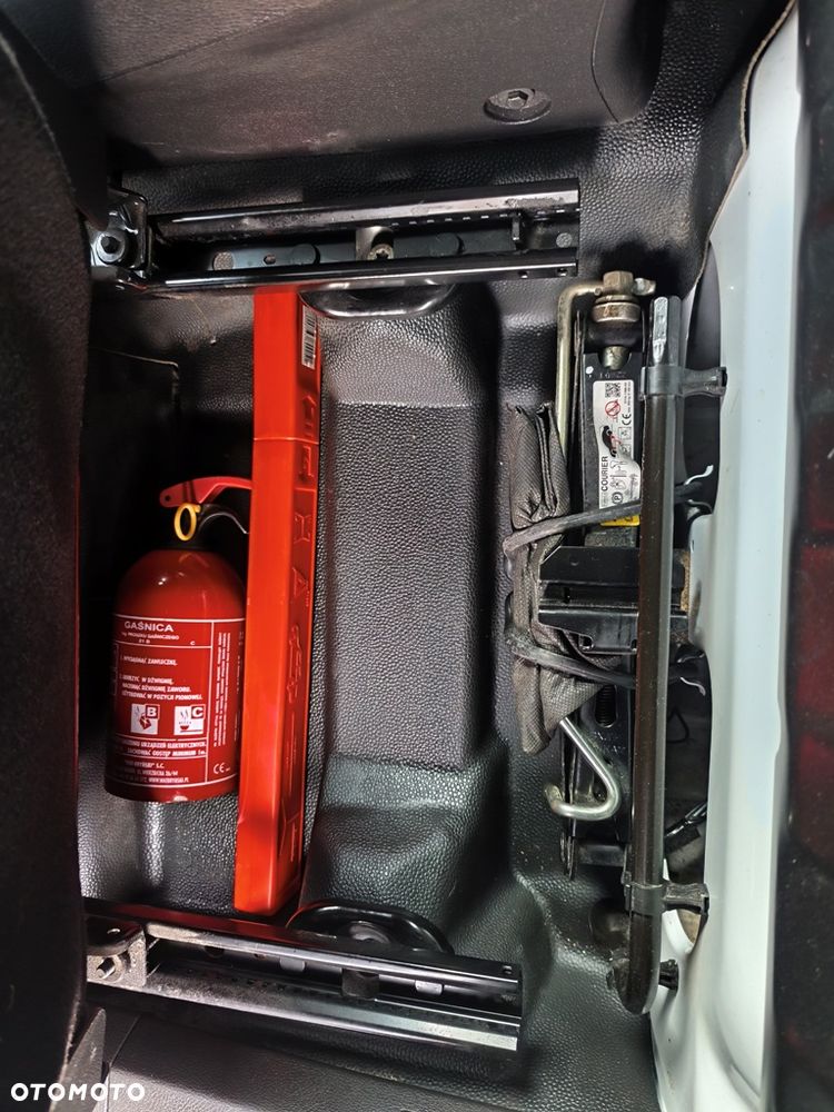 Ford Transit Courier - 37