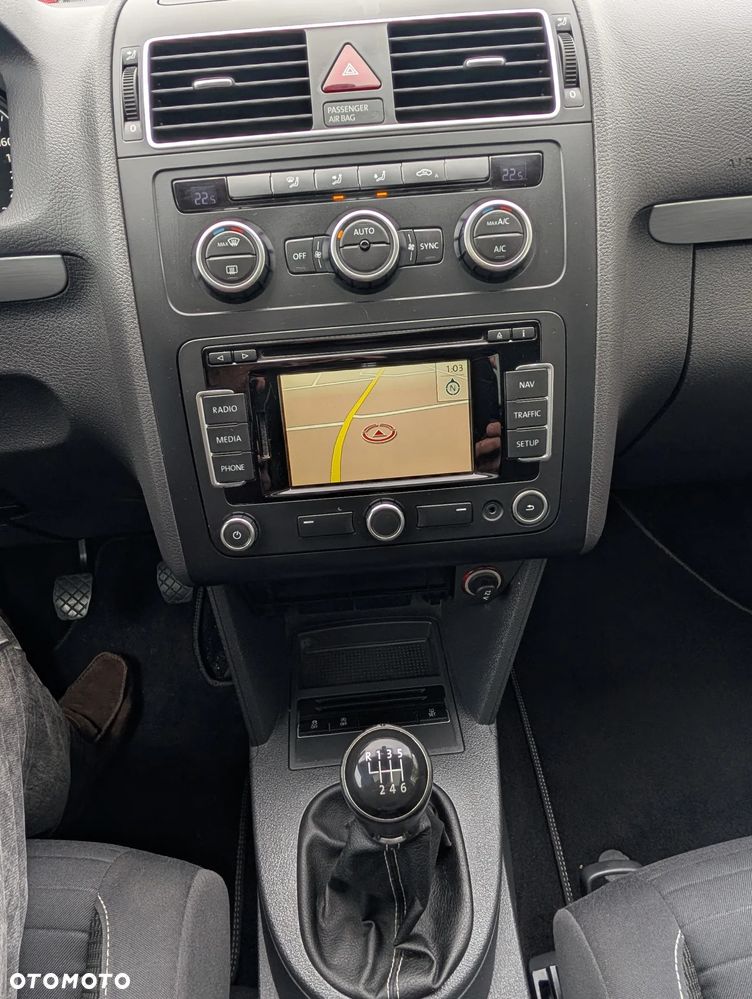 Volkswagen Touran - 25