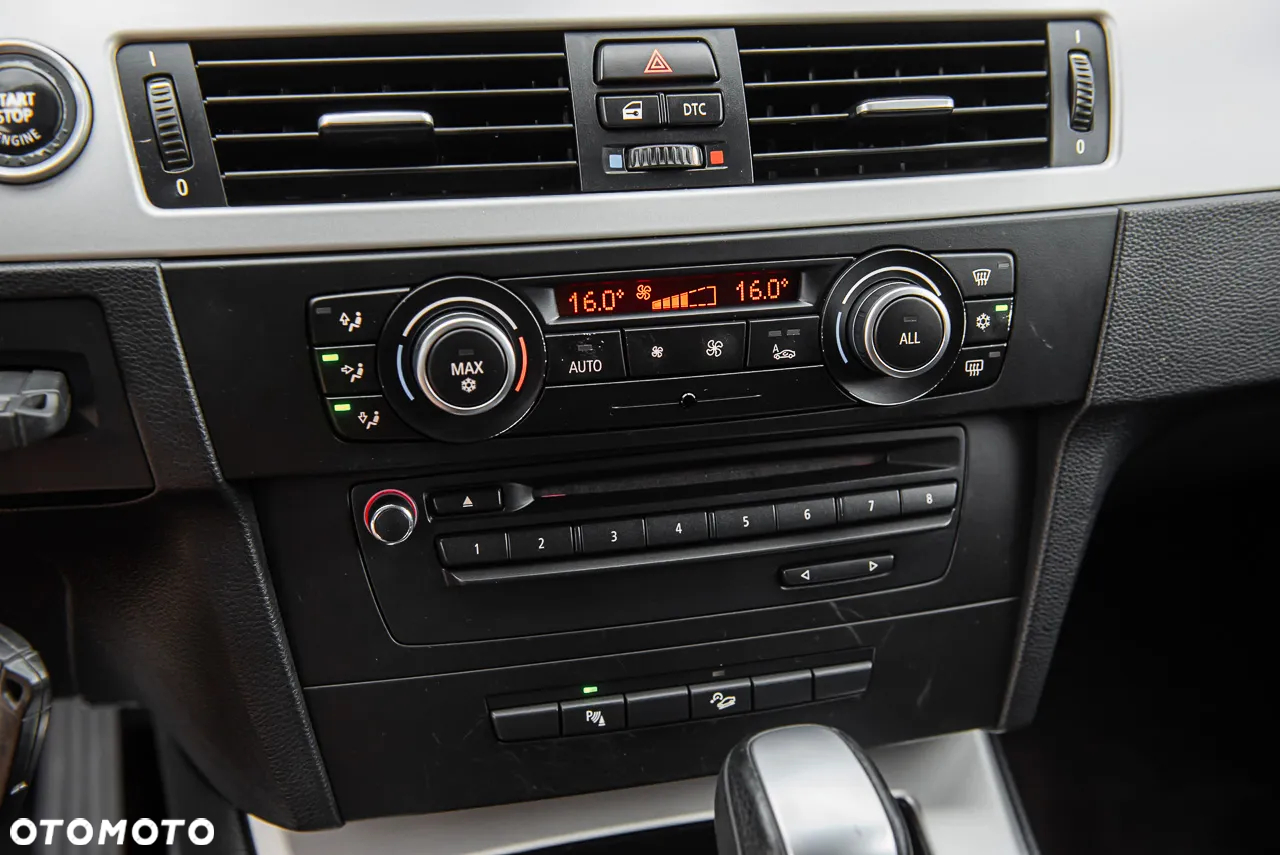 BMW Seria 3 325i xDrive Touring - 22
