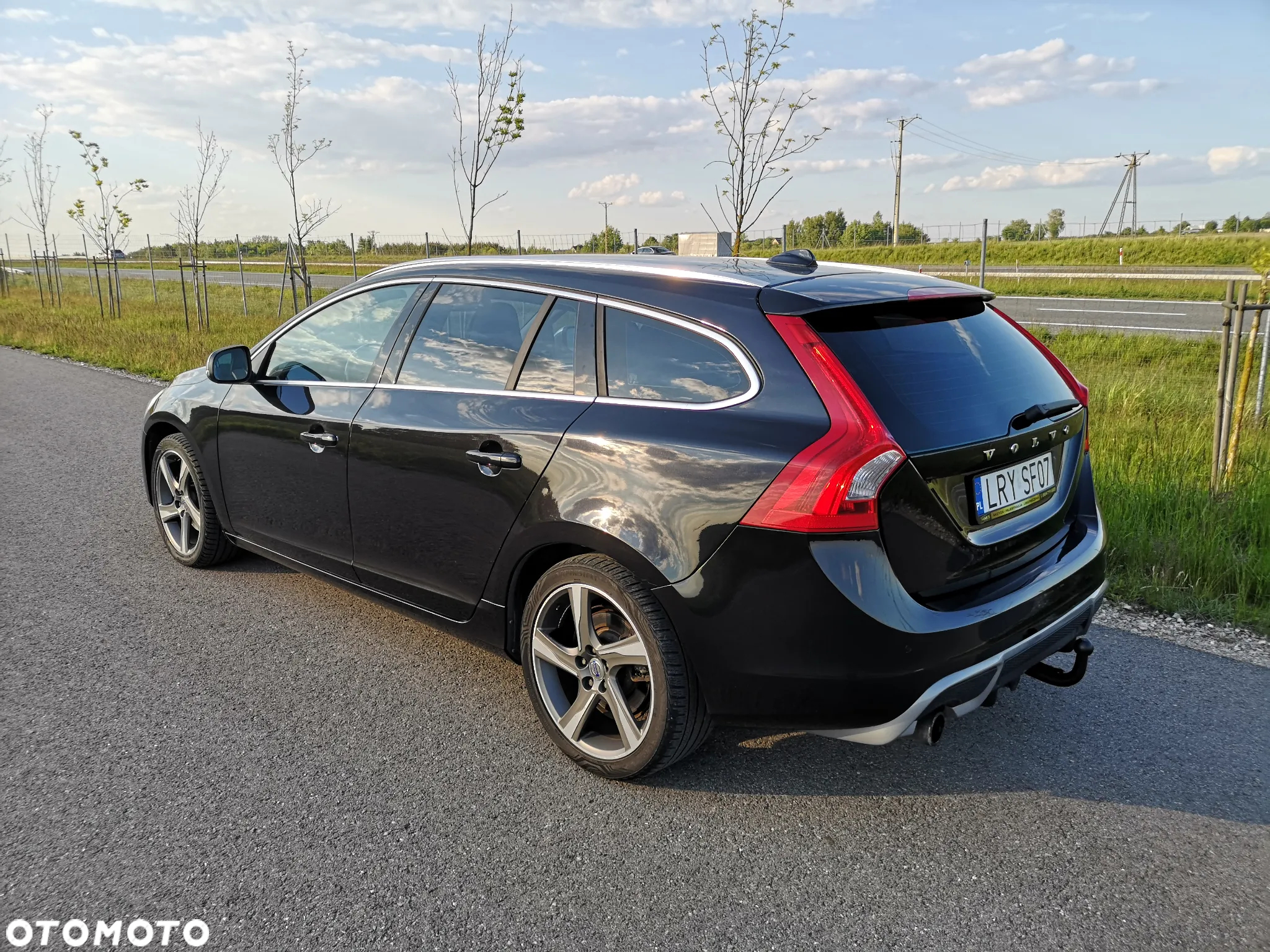 Volvo V60 T3 R-Design - 3