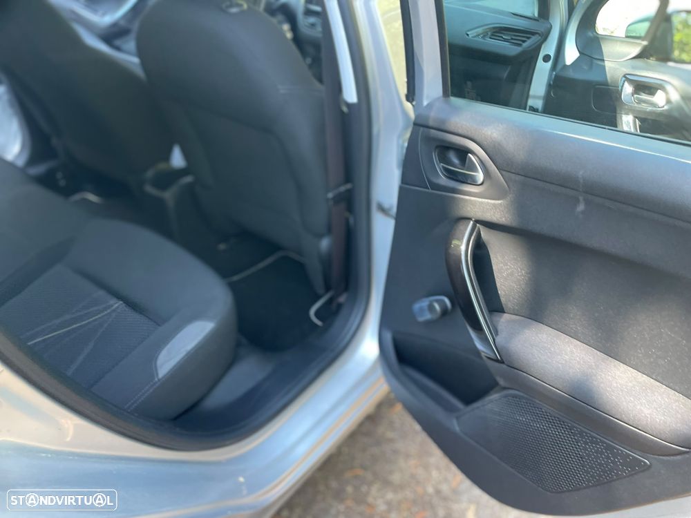 Peugeot 208 e-HDi 92 Stop&Start Active - 12
