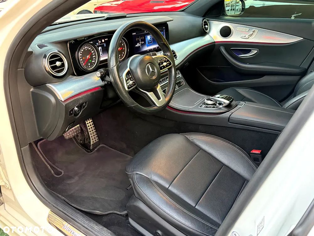 Mercedes-Benz Klasa E 250 9G-TRONIC AMG Line - 9