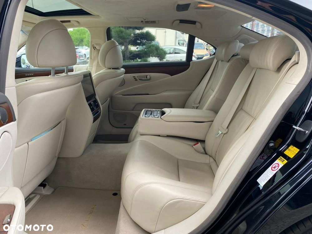 Lexus LS - 7