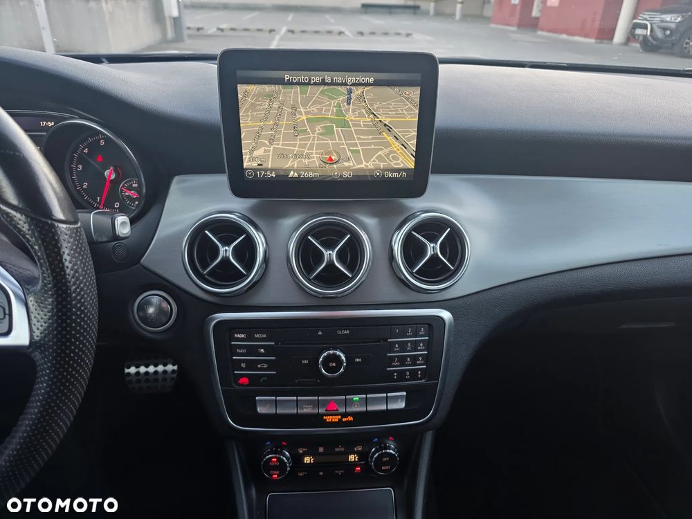 Mercedes-Benz GLA 200 7G-DCT AMG Line - 22