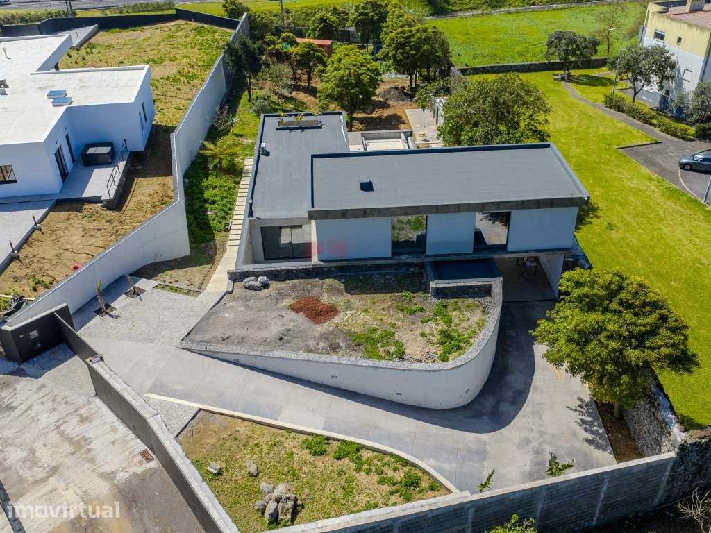 Moradia LUXURY em Betão Armado | Piscina Infinita | Vista Mar | Pon... - Grande imagem: 2/15