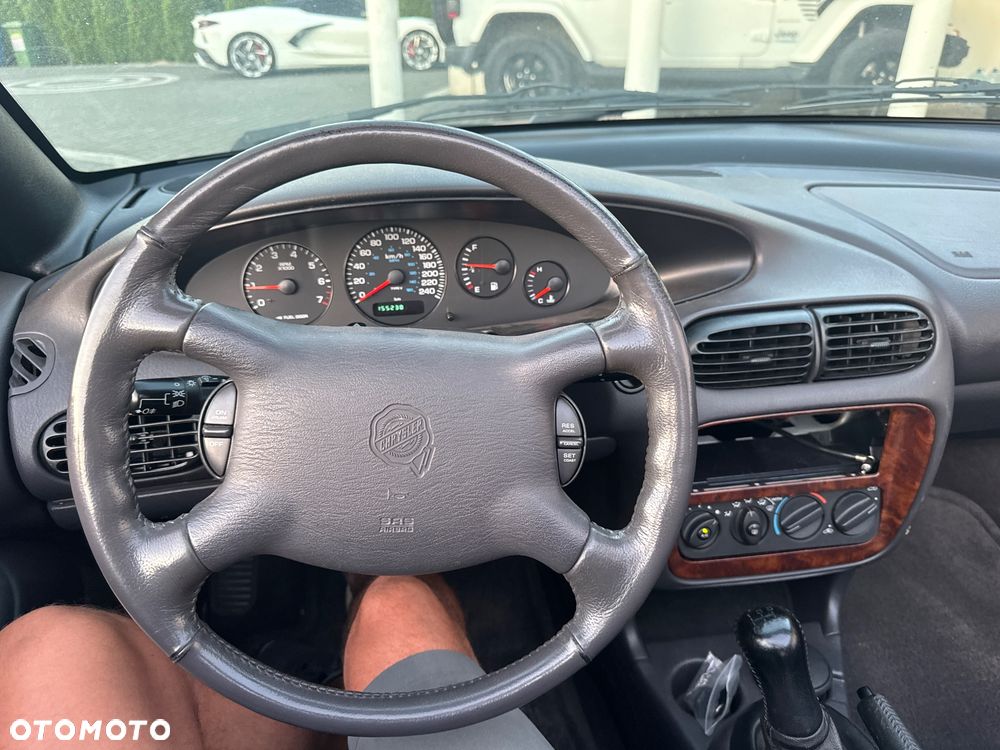 Chrysler Stratus LE 2.0L - 18