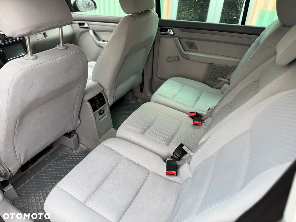 Volkswagen Touran 1.6 FSI - 6